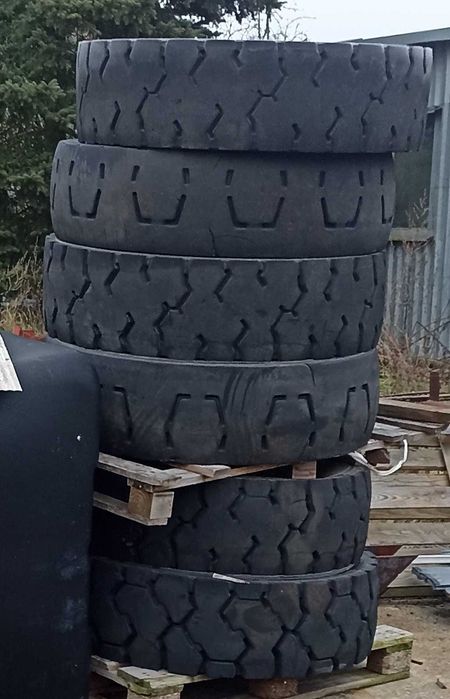 Komplet opon do wózka widłowego Continental 12.00R20