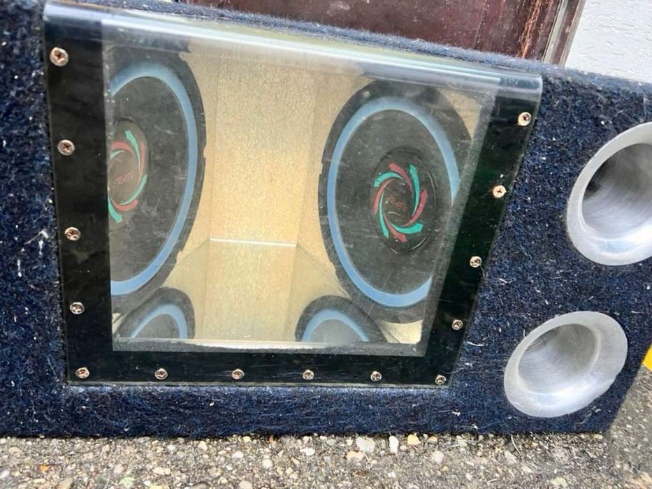 Сабвуфер 2 динамика по 12дюймов