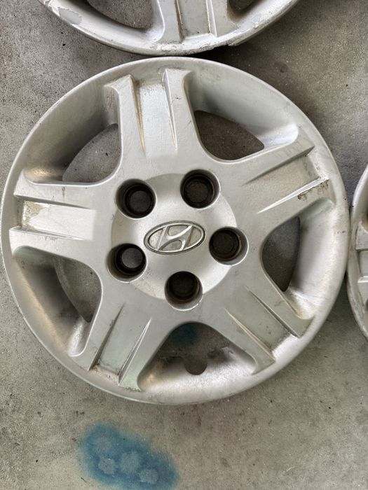 Jogo 4 Tampões de Jante Originais Hyundai H1 (Jante 15) – Bom Estado