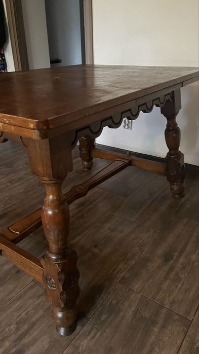 Stół antyk, rozkładany o  wymiarach  1,30/90