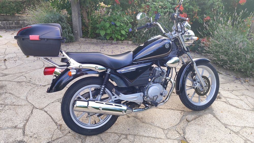 Moto Yamaha YBR 125 custom