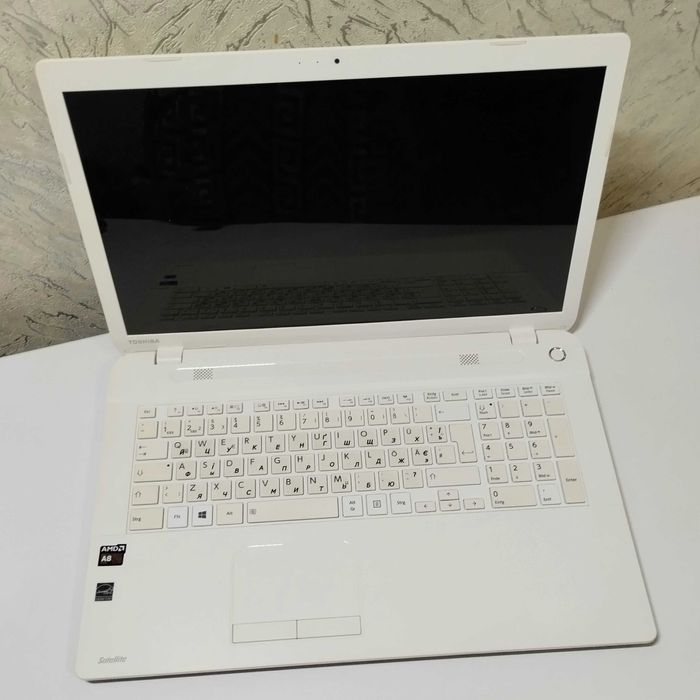 Ноутбук Toshiba C70D-B | 17.3 | 4 ядра AMD A8 | видео 1гб | 8/128 SSD