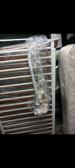 Berço com colchão de molas