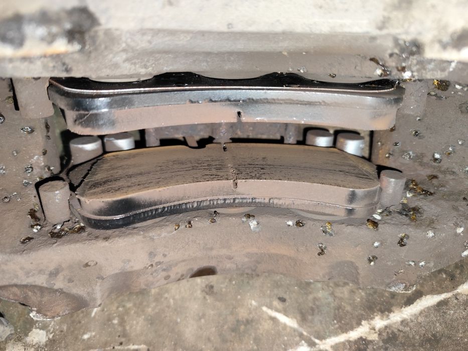 VW Touareg 7L zacisk hamulcowy prawy lewy tył 4 tłoczki nowe tarcze