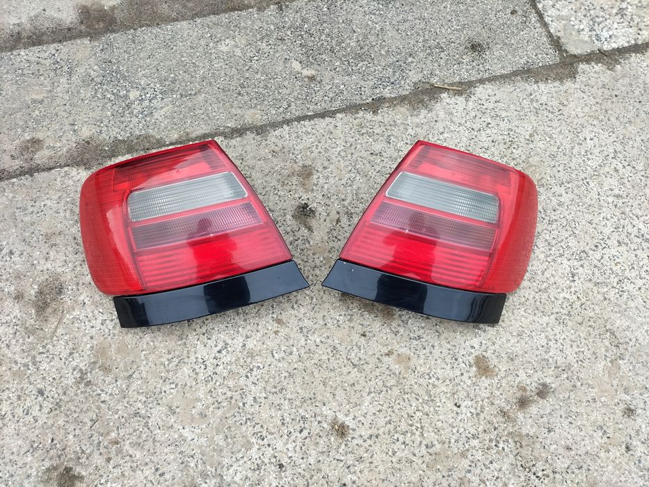 Audi a4 B5 sedan lampa tył tylna prawa półlift