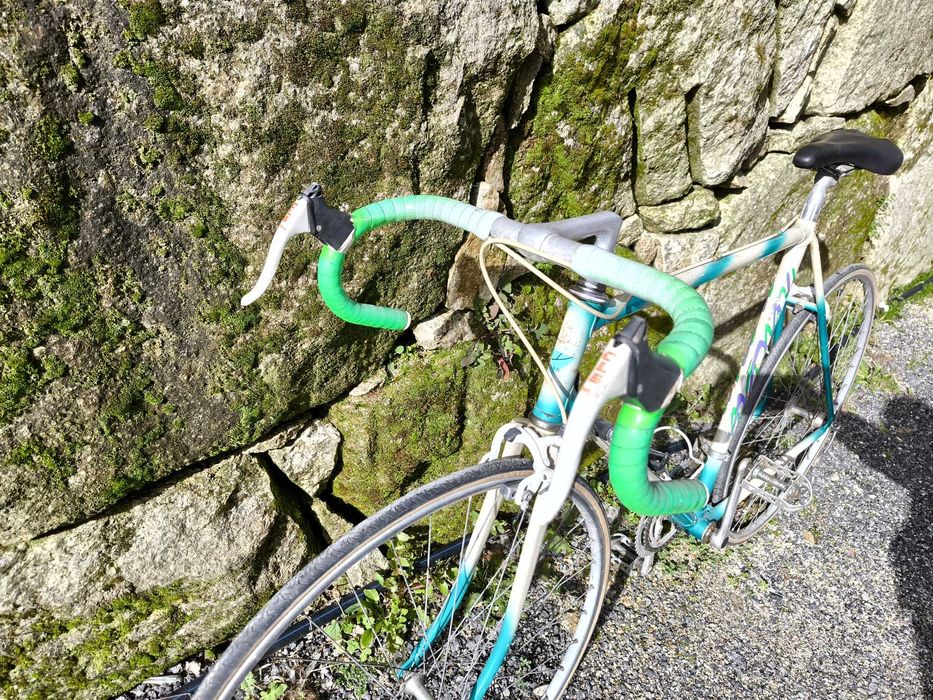 Bicicleta antiga de corrida e muito leve " Classica"