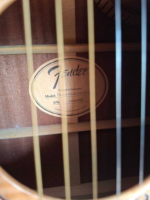 Viola Fender T-Bucket 400CE +Bag Fender FA610