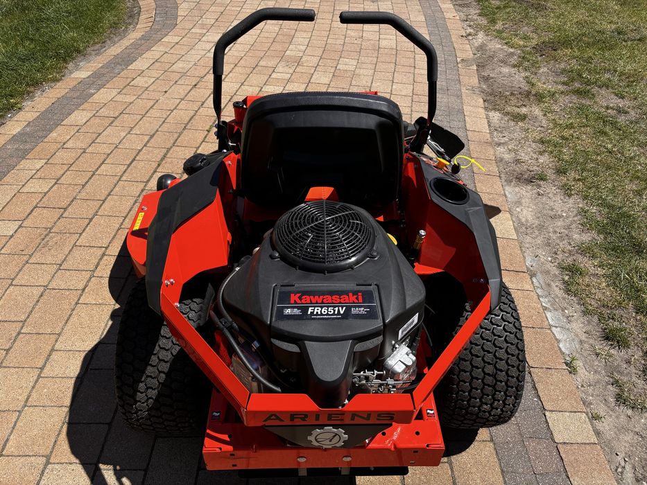 ARIENS EDGE 52 Kawasaki 21.5KM v-twin traktorek kosiarka USA zero turn