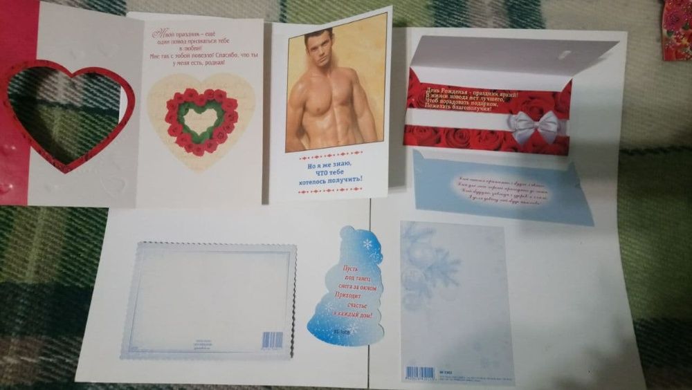 Листівки з Новим роком 8 Березня з Днем народження валентинки серця