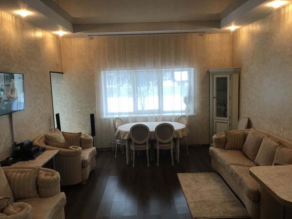 Шикарную Мебель в Гостиную MerX Диван Витрина Стол