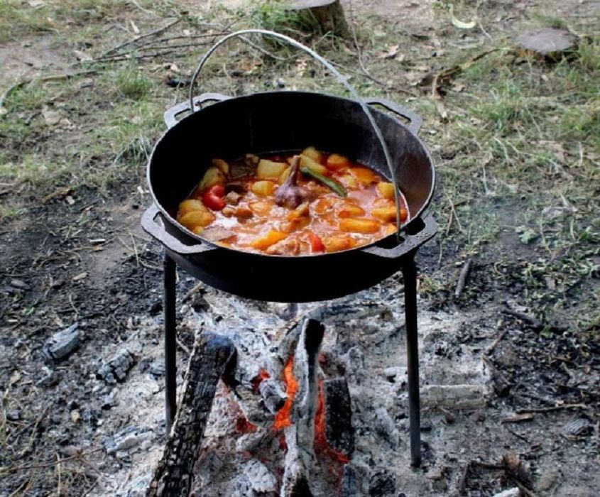 Казан чугунный с крышкой сковородой — чавунний для плову м'яса дачі та вогнища кришка гриль тринога