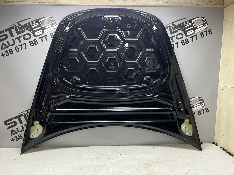 Капот Tesla Model 3