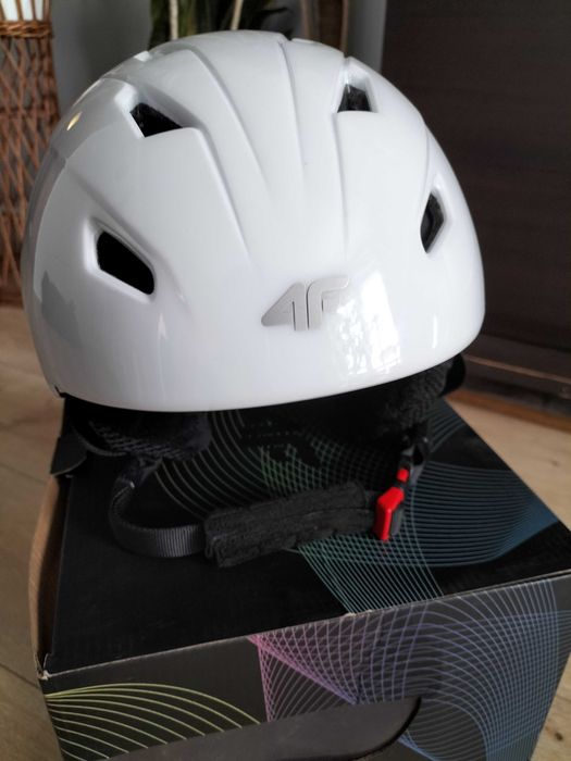 Kask narciarski 4F rozm. 55-59cm L/XL Jak nowy!