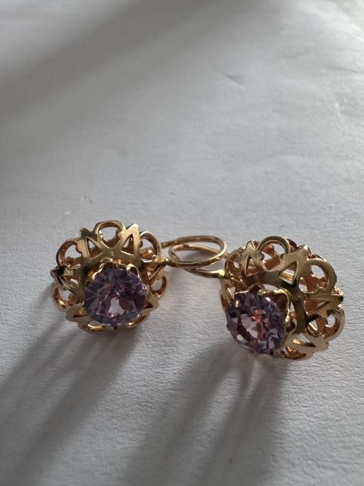 Золотые серьги с александритом
