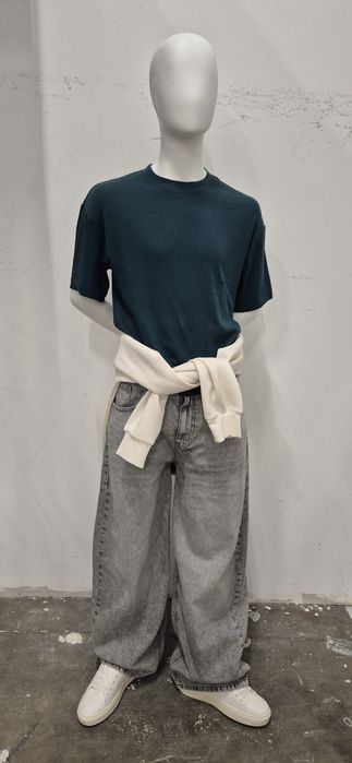 2 Manequins senhora + 1 manequim homem +2 podiuns