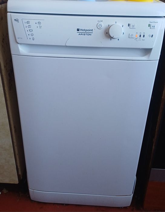 Посудомийна машина Ariston LSF 712