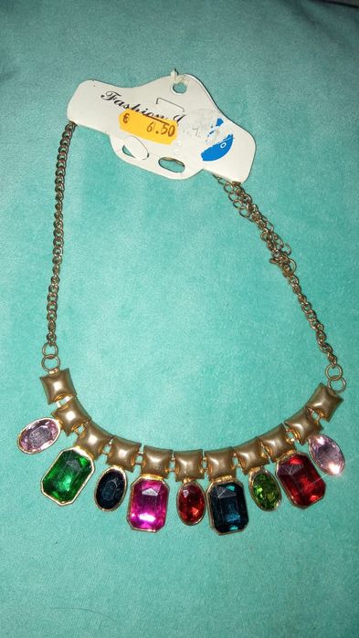 Colar elegante feminino