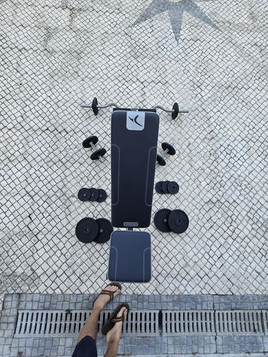 Banco de gym com pesos
