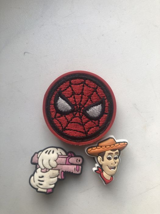 Zestaw przypinek do Crocksow jibizz nowe spiderMan chudy toy story