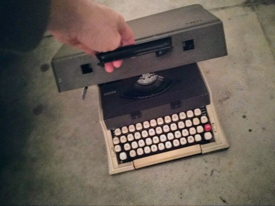 Máquina de escrever Messa 3000