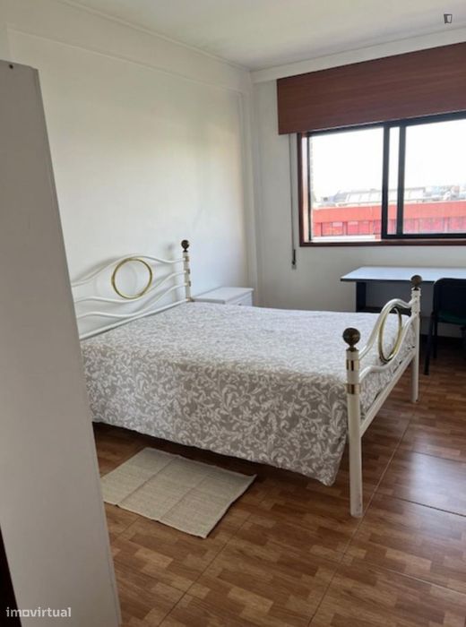 Quarto - localizado em Pedrouços Porto
