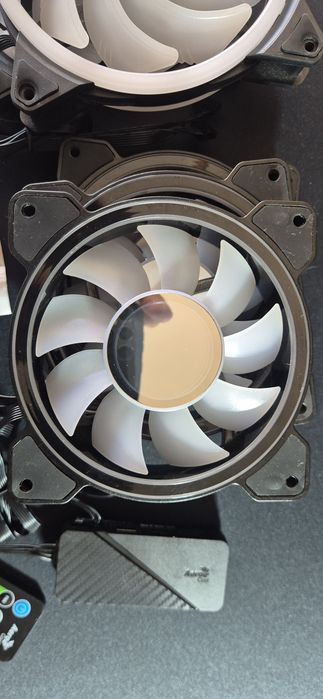 Conjunto 5 Ventoinhas AeroCool ARGB (Hub + Comando + 3 x 120mm + 2 x 140mm)