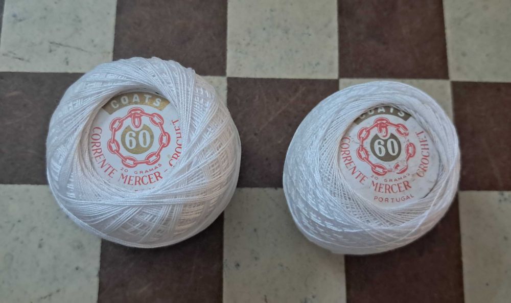Novelos brancos Coats 60 Corrente Mercer Crochet 20 gramas