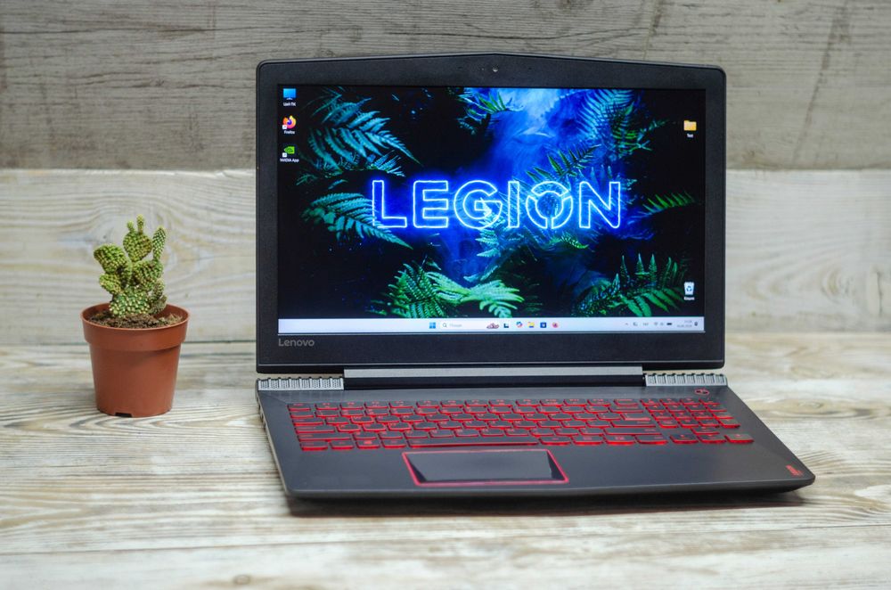Ігровий ноутбук Lenovo Legion Y520-15IKBN i7-7700HQ / DDR4 8Gb / GTX 1050 4Gb / SSD 120Gb + HDD 500Gb / 15.6`