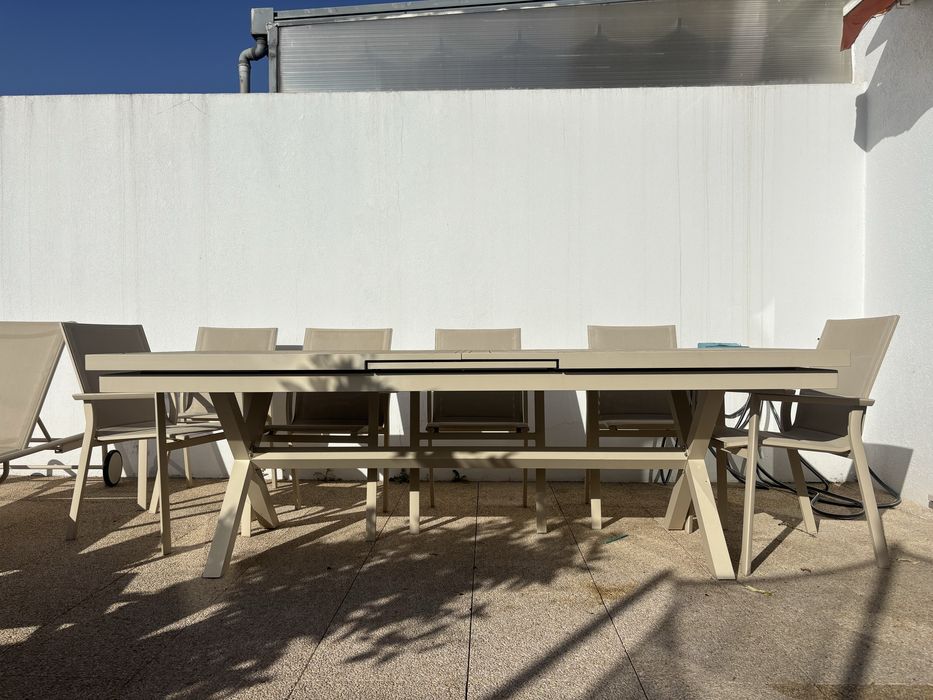 Conjunto Mesa de Exterior extensível 240-300 x 100cm + 8 cadeiras