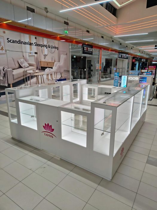 Sprzedam pustą wyspę handlową 3x3.5