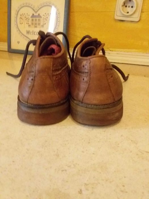 Par de sapatos clássicos ingleses