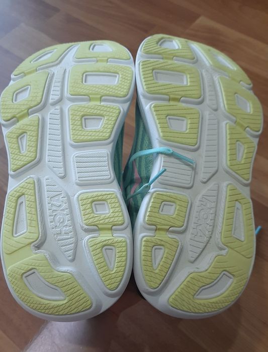 Кросівки Hoka Bondi 9