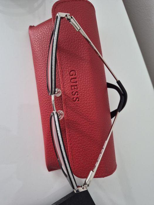 Armacao de Óculos  Guess- Como  Nova