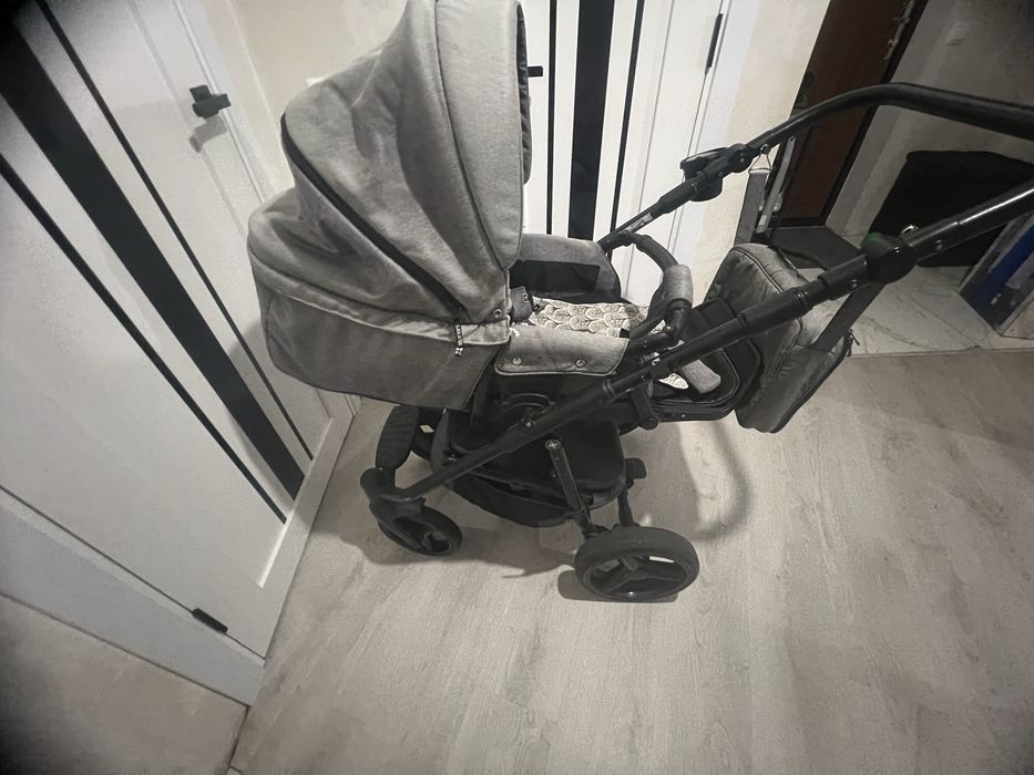 Продам дитячу коляску ADAMEX Reggio 2 в 1