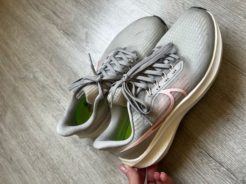 Жіночі кросівки Nike