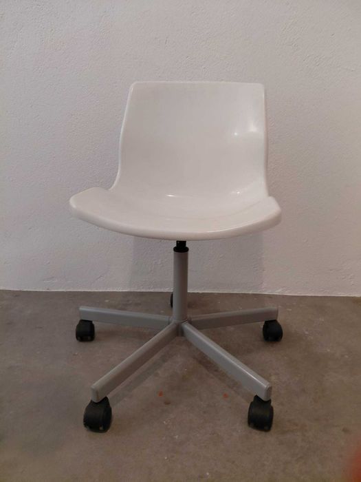 Cadeira Ikea com rodas