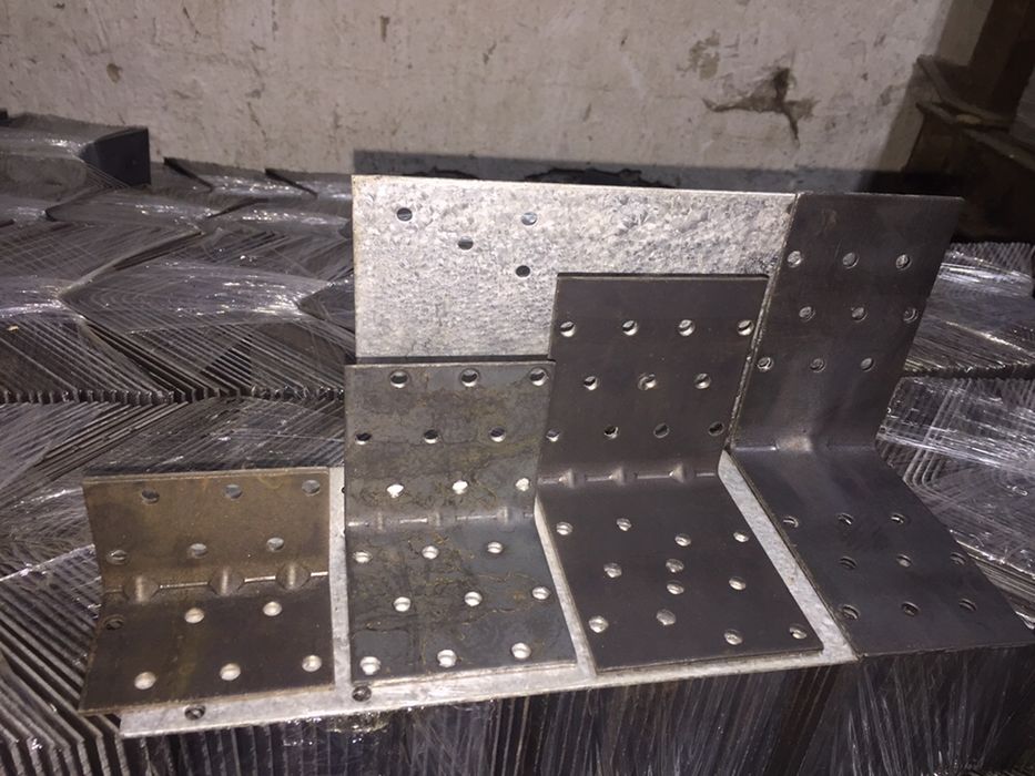 Уголок монтажный перфорированный крепежный кутник металевий пластини