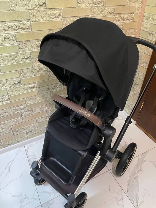 Прогулянкова коляска Cybex Priam в чорному кольорі в чудовому стані