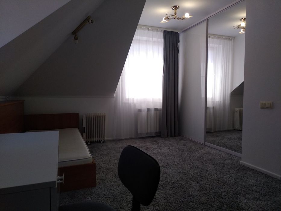 Продаж будинку з окремим гаражем