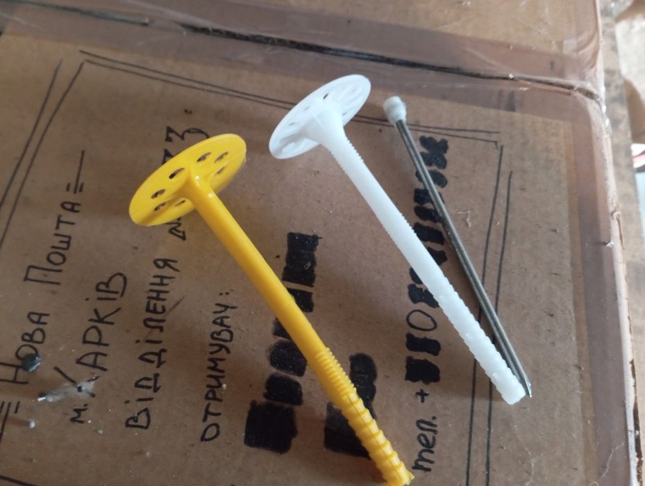 Фасадные дюбеля с металлическим стержнем