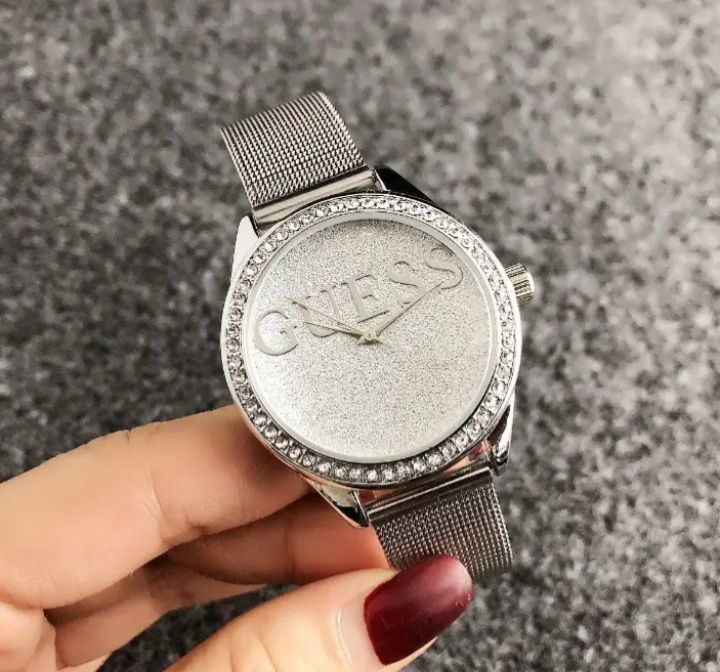 Жіночий наручний годинник під Guess KLB