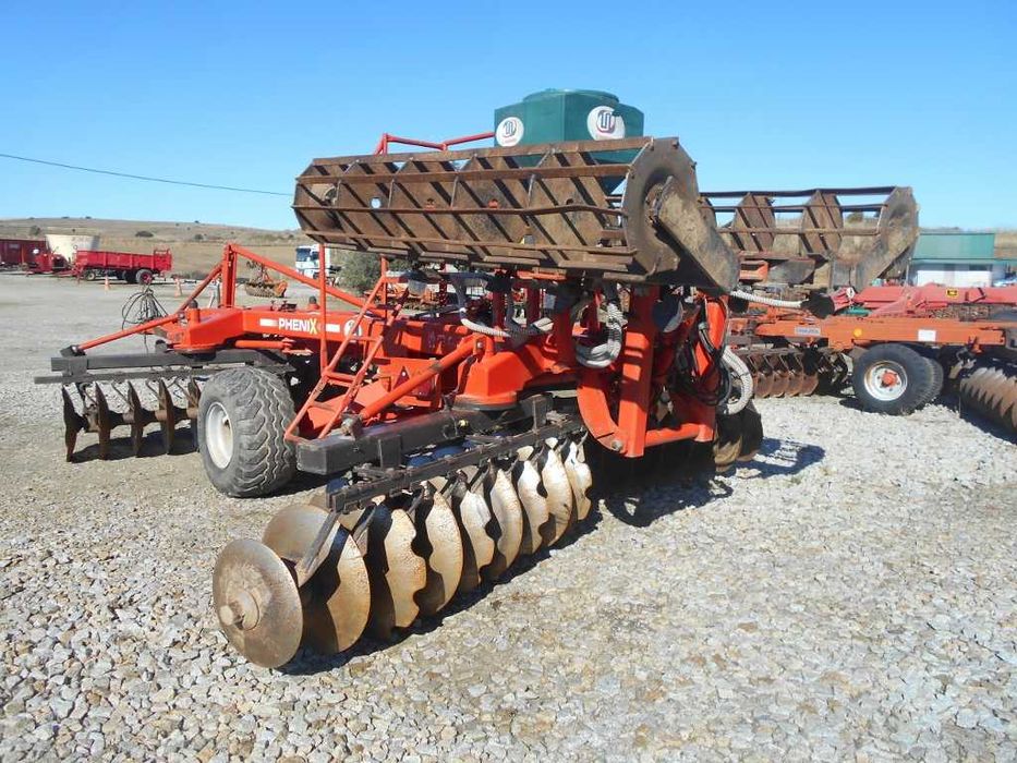 Grade Razol de 32 discos com rolo e semeador