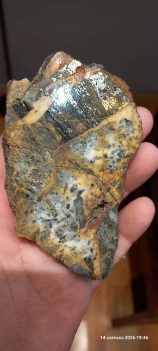 Minerały brekcja dolomit,kwarc,piryt, arsenopiryt