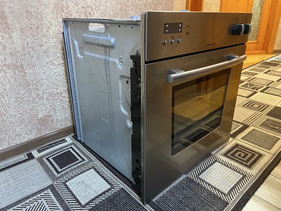 Вмонтована духовка Electrolux