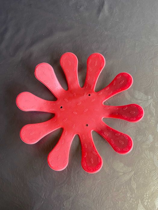 Utensílios de cozinha vários em vermelho