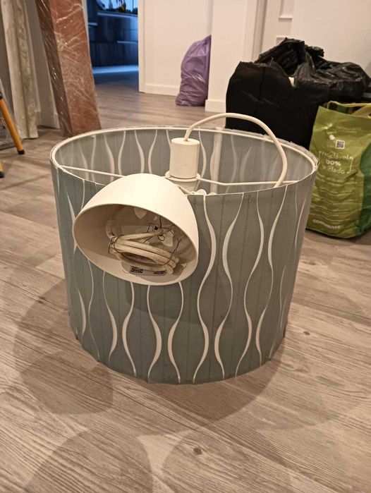 Candeiro de teto verde claro