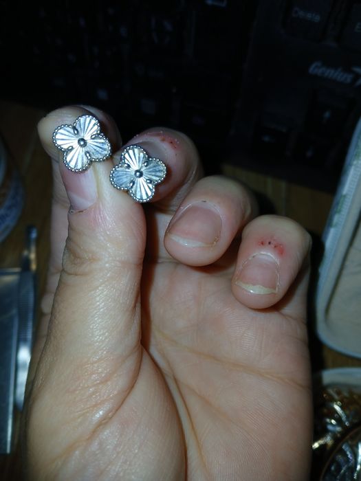 Срібні сережки-гвоздики