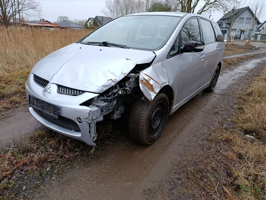 Mitsubishi Grandis 2.4 benzyna.