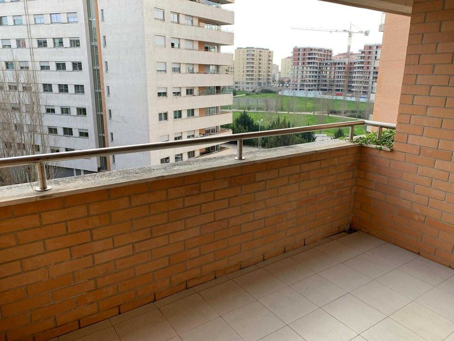 Apartamento T1 no Lumiar em condomínio fechado