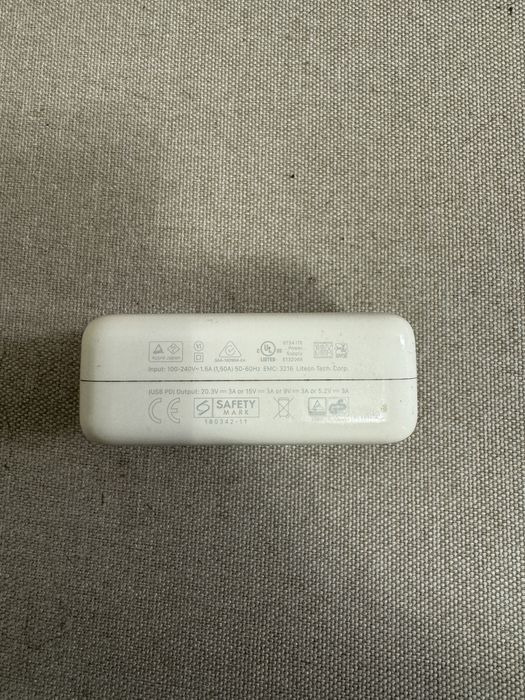 Блок живлення для ноутбука Apple 61W USB-C Power Adapter A1947 (0834)